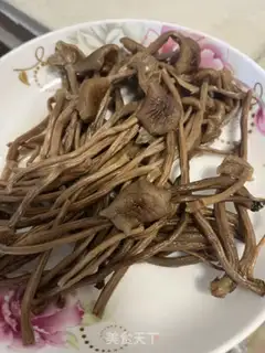 Make Tea mushroom fried meat step 0