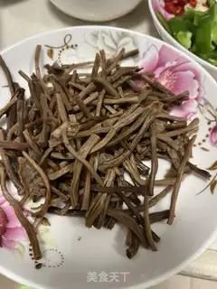 Make Tea mushroom fried meat step 1