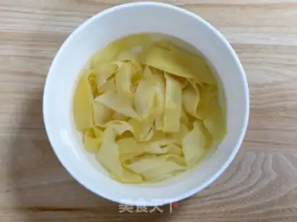 Make One person eats a pot of light soup step 1
