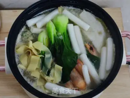 Make One person eats a pot of light soup step 5
