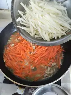 Make Potato carrots, fried meat step 5