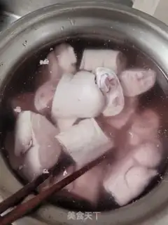 Make Red burning pig hoof step 0