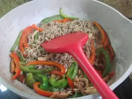 Make Scrawny peppers, fried wheat noodles step 10