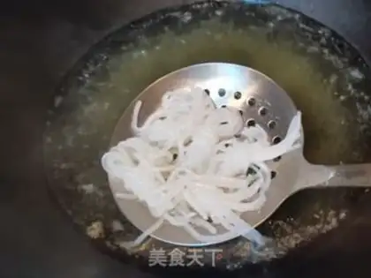 Make A warm spinach shrimp peanut rice step 5