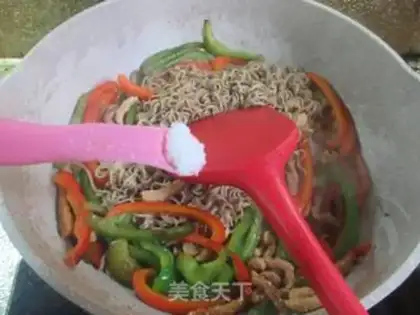 Make Scrawny peppers, fried wheat noodles step 11