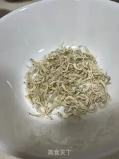 Make Silverfish with fried eggs step 0
