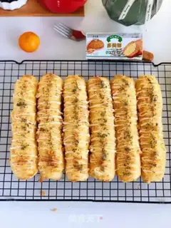 Make The salad sauce, the pine bar step 5
