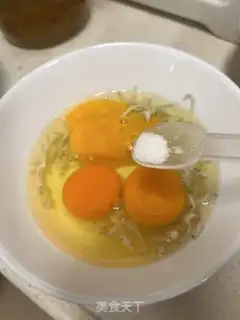 Make Silverfish with fried eggs step 2