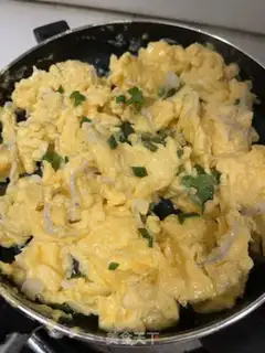 Make Silverfish with fried eggs step 5