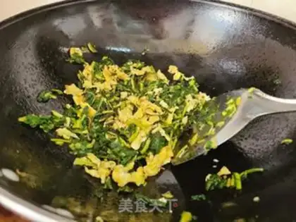 Make Yellow leaves and eggs step 3