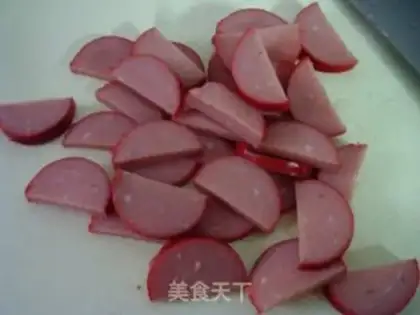 Make Red sausage fried eggs step 4