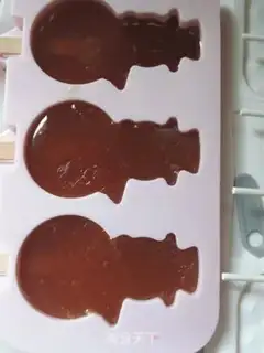 Make Pear cream lollipops step 8