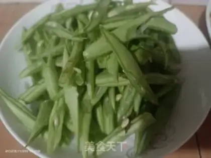 Make Spicy four-season beans step 0
