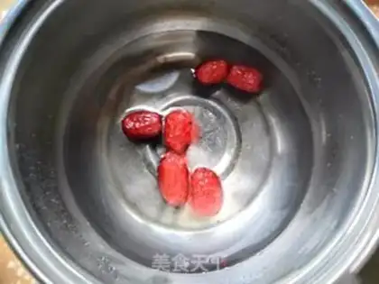 Make Red-tree egg soup step 1