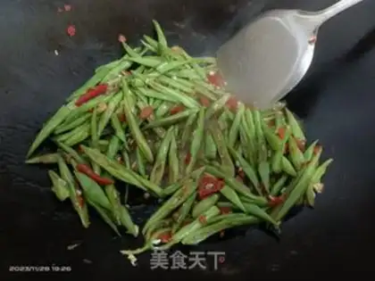 Make Spicy four-season beans step 3