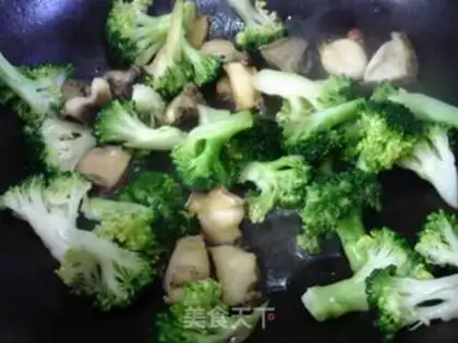 Make Abalone fried broccoli step 7