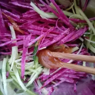 Make Meluca honey with purple radish step 5