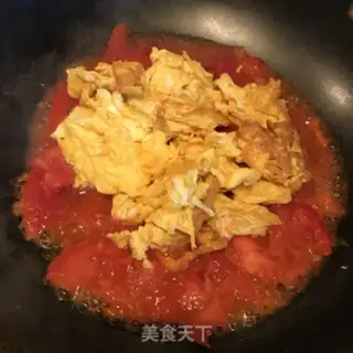 Make Tomato fried eggs step 5