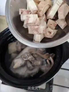Make Pork and chicken bones step 4