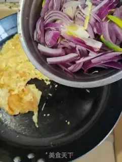 Make Onion fried eggs step 4