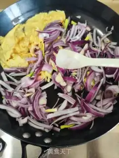 Make Onion fried eggs step 5