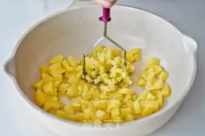 Make Christmas European ham Napoleon step 5