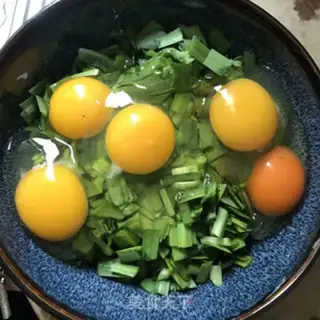 Make Scrambled eggs step 1