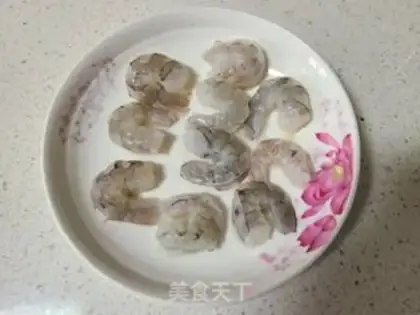 Make Shrimp fried peas and radish corn step 1