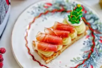 Make Christmas European ham Napoleon step 11