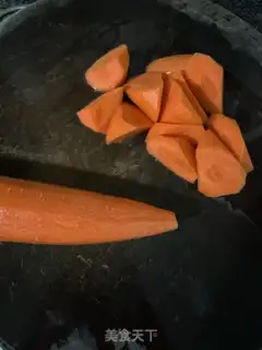 Make Carrot apple hog soup step 1