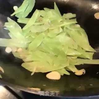 Make Garlic fried chips step 5