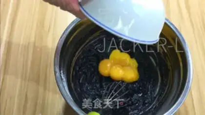 Make Black gold and tea rolls step 3