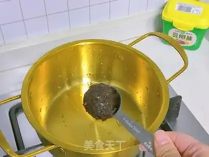 Make Beefballs. Potato powder step 3