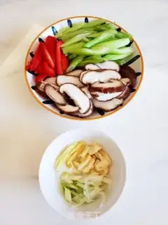 Make Celery fried mushrooms step 1