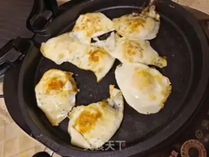 Make Fried fried eggs step 1