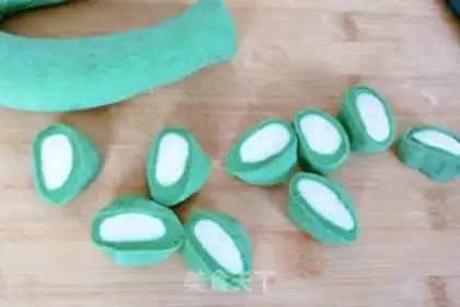Make Black gold and tea rolls step 23