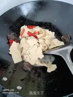 Make Scrambled eggs step 4