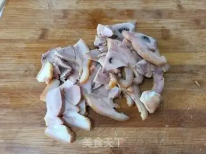 Make Chili fried pork step 1
