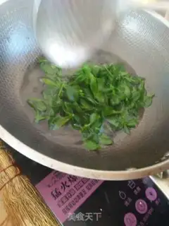 Make Sugar vinegar likes to wear a heartline step 0