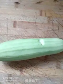 Make Scrambled eggs step 1