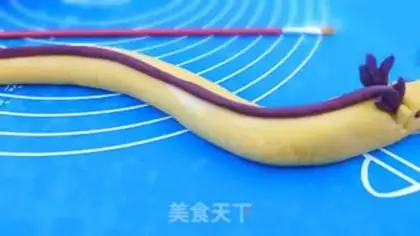 Make Dragon buns step 6
