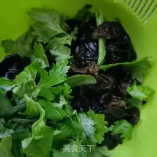 Make Eggs, gravy, celery leaves step 1