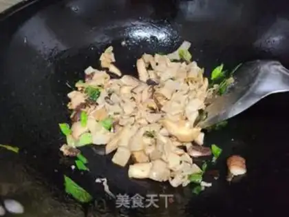 Make Fry mushrooms and dry bean skin step 4