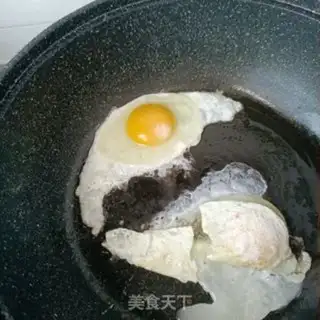 Make Eggs, gravy, celery leaves step 3