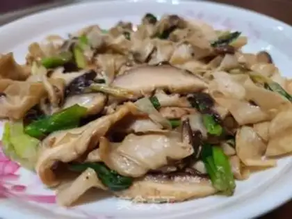 Make Fry mushrooms and dry bean skin step 6
