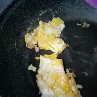 Make Eggs, gravy, celery leaves step 4