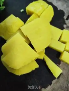 Make Five flowers for yellow rice cake step 0