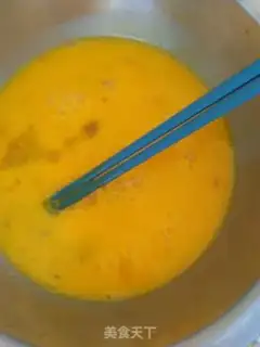 Make Onion fried eggs step 1