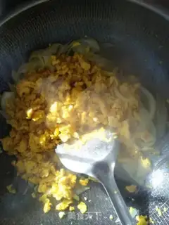 Make Onion fried eggs step 5