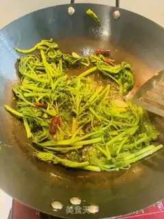 Make Pumpkin leaves step 4